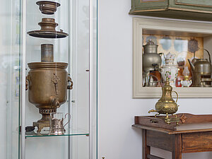 Samowar mit Teekanne und Glas
