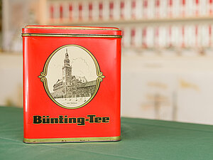 Rote Bünting-Tee Dose